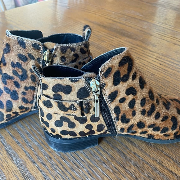 Steven by Steve Madden Cain Leopard Print Clio Ankle Flat Booties Size 8.5 - Picture 5 of 12